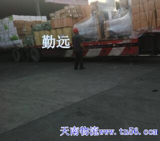 回程车在货运市场装货